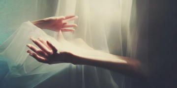 拥抱这首歌词究竟来自哪首歌？