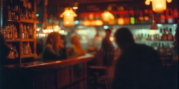 没有人陪我去酒吧到底是什么歌？