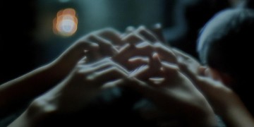光光盖盖手牵手究竟是哪首歌？